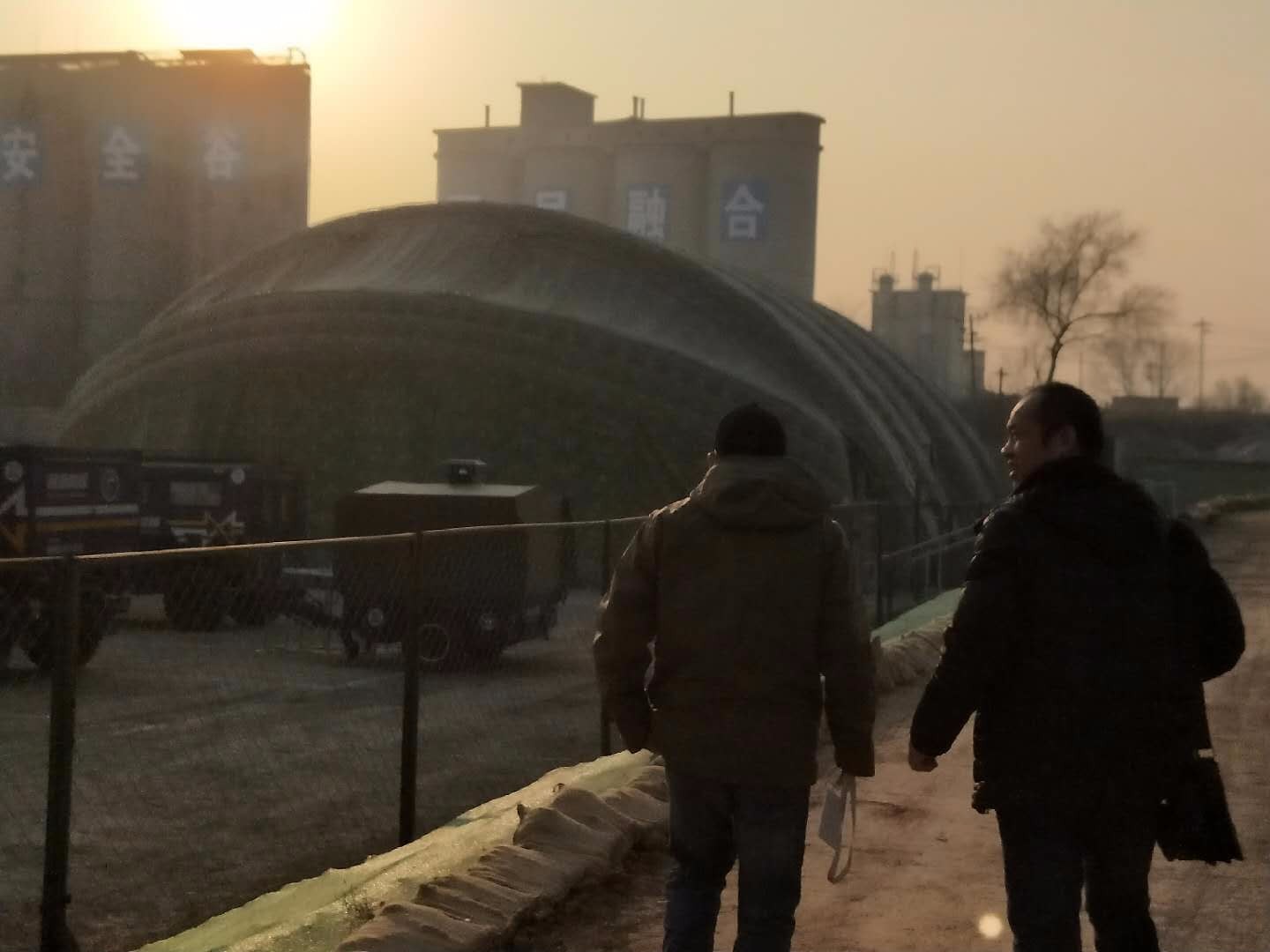 称多机库外罩图